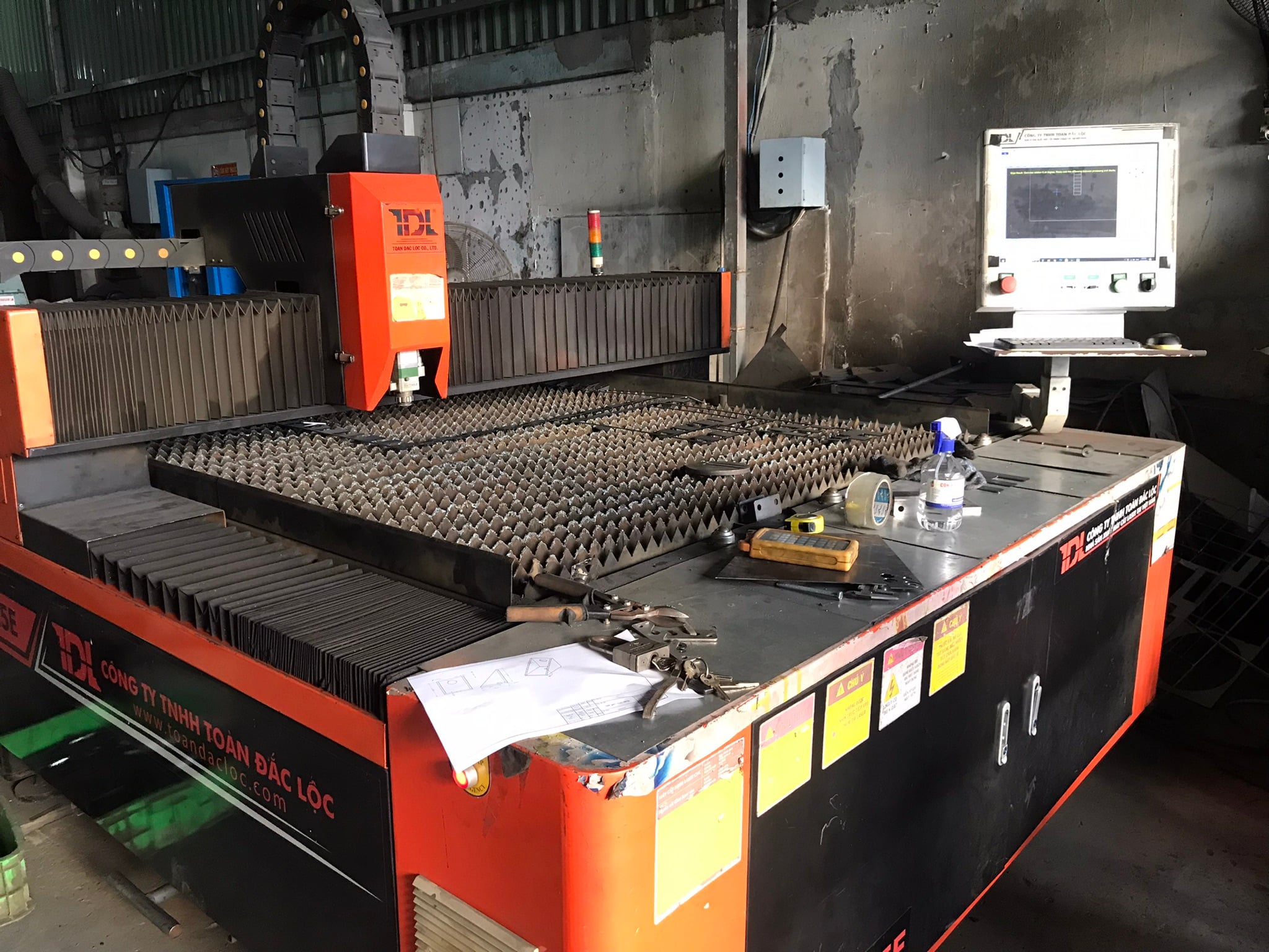 CNC laser cutting